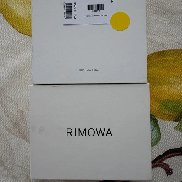 RIMOWA White Box with Black Logo and Yellow Sticker, Cardholder - Picture 3 of 4